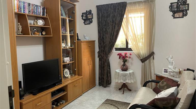 Fgura - Solitary 3 Bedroom Maisonette + Airspace