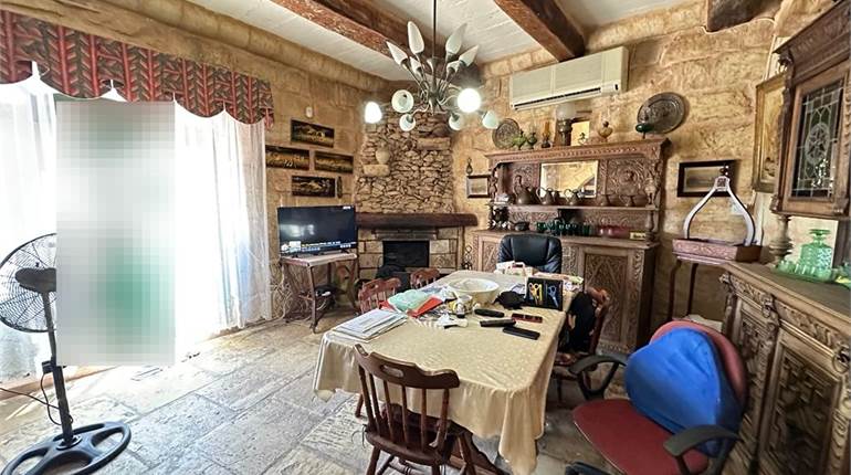 Zurrieq - 3 Bedroom Farmhouse + Pool + Carport