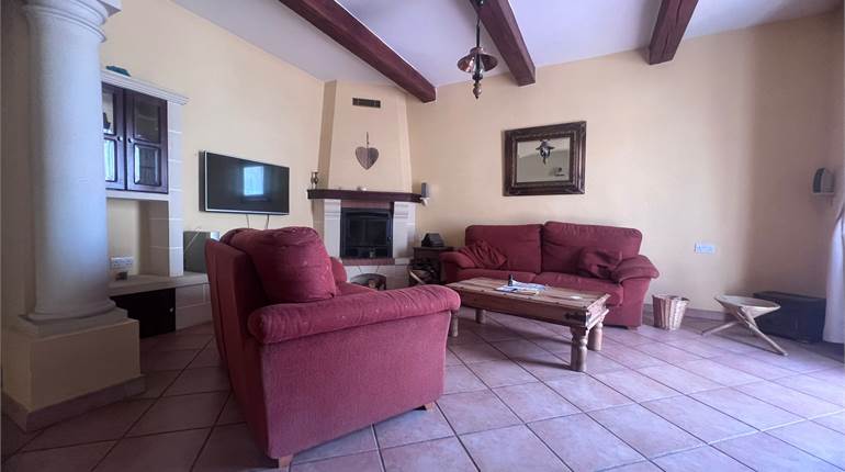 Swatar - 3 Bedroom Elevated Maisonette + 2/3 Car Garage