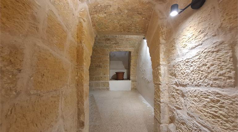 Bormla - 1 Double Bedroom Furnished Townhouse 