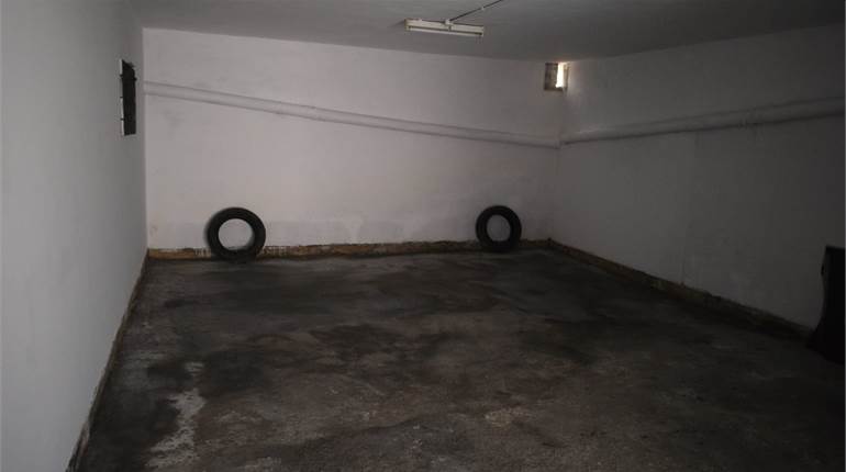 Qawra - Garage - For Rent