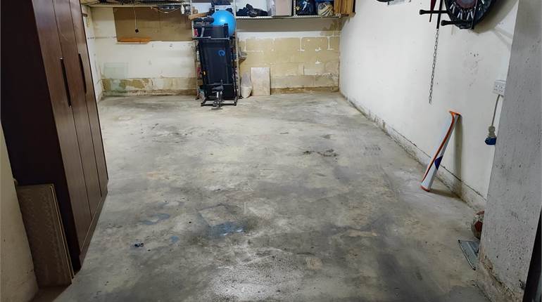 Garage - 3 Car Garage + Storage 