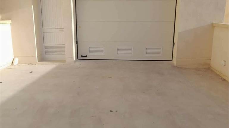 Gozo Fontana: 11 Car STREET LEVEL Garage to Let