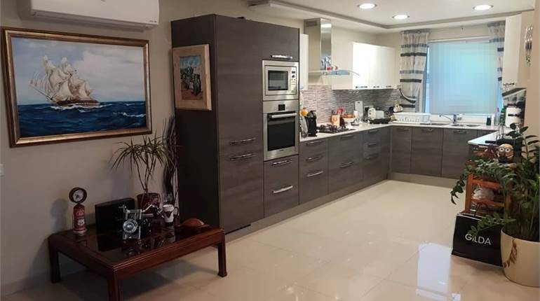 Mosta - 2 Bedroom Furnished Penthouse + Airspace + 2 Car Garage 