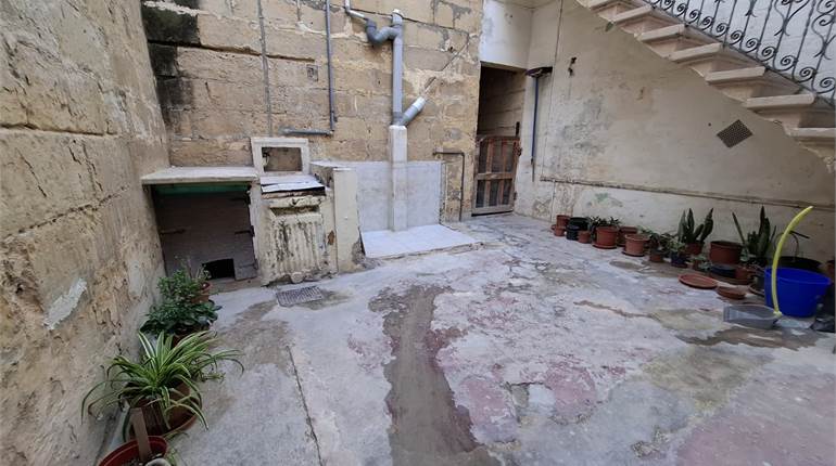 Fgura - Ground Floor Maisonette + Room with Airspace 