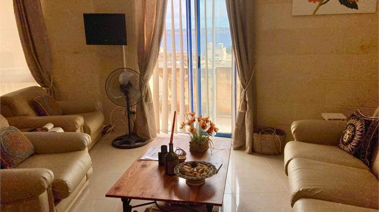 Gozo Ghajnsielem: Two bedroom APARTMENT/garage/communal pool TO LET