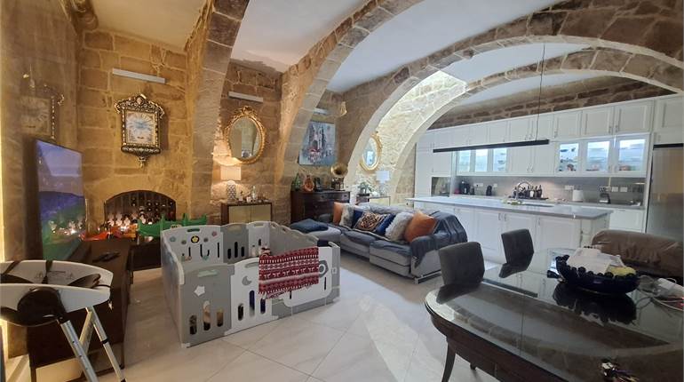 Ghaxaq - 3 Bedroom Converted House of Character + Roof Terrace 