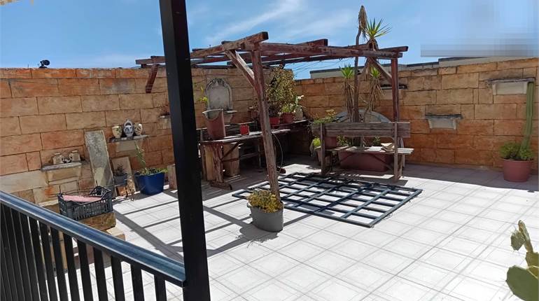 Fgura - 3 Bedroom Furnished Elevated 180sqm Maisonette + Large Backyard