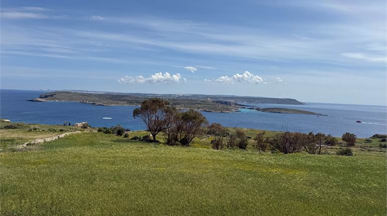 Gozo Qala: 1293sqm agricultural land/access from the road/channel views