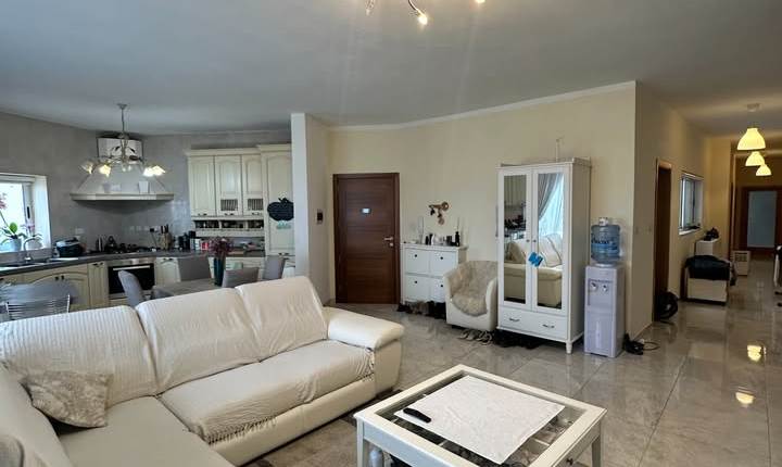 St Venera - 3 bedroom apartment & optional 2 car garage