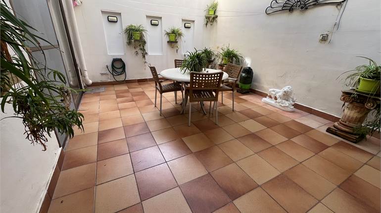 Paola - Designer Finished 2/3 Bedroom Ground Floor Maisonette